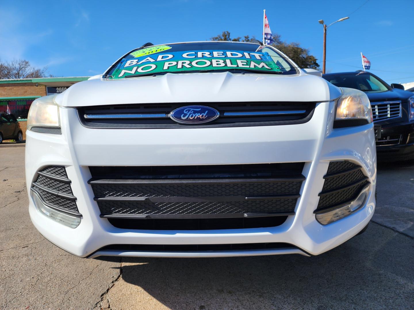 2016 WHITE Ford Escape SE (1FMCU9GX6GU) with an 1.6L L4 DOHC 16V engine, 6-Speed Automatic transmission, located at 2660 S.Garland Avenue, Garland, TX, 75041, (469) 298-3118, 32.885551, -96.655602 - Welcome to DallasAutos4Less, one of the Premier BUY HERE PAY HERE Dealers in the North Dallas Area. We specialize in financing to people with NO CREDIT or BAD CREDIT. We need proof of income, proof of residence, and a ID. Come buy your new car from us today!! This is a Super Clean 2016 FORD ESCAP - Photo#9